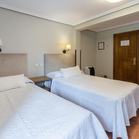 Logis Hotel Restaurante La Casa De Juansabeli Arenas De Cabrales Exteriör bild