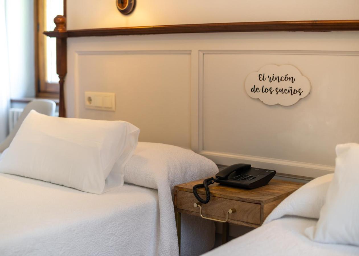 Logis Hotel Restaurante La Casa De Juansabeli Arenas De Cabrales Exteriör bild