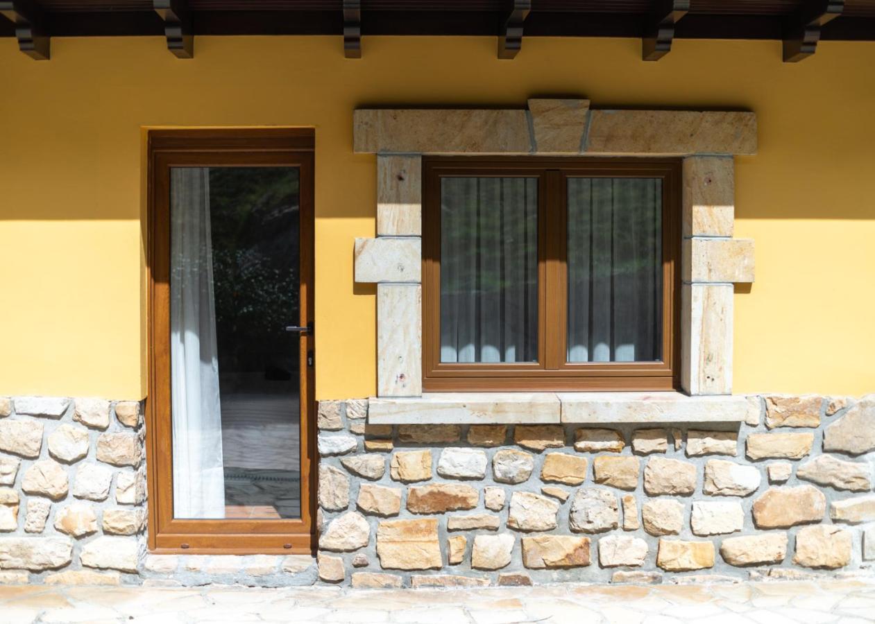 Logis Hotel Restaurante La Casa De Juansabeli Arenas De Cabrales Exteriör bild
