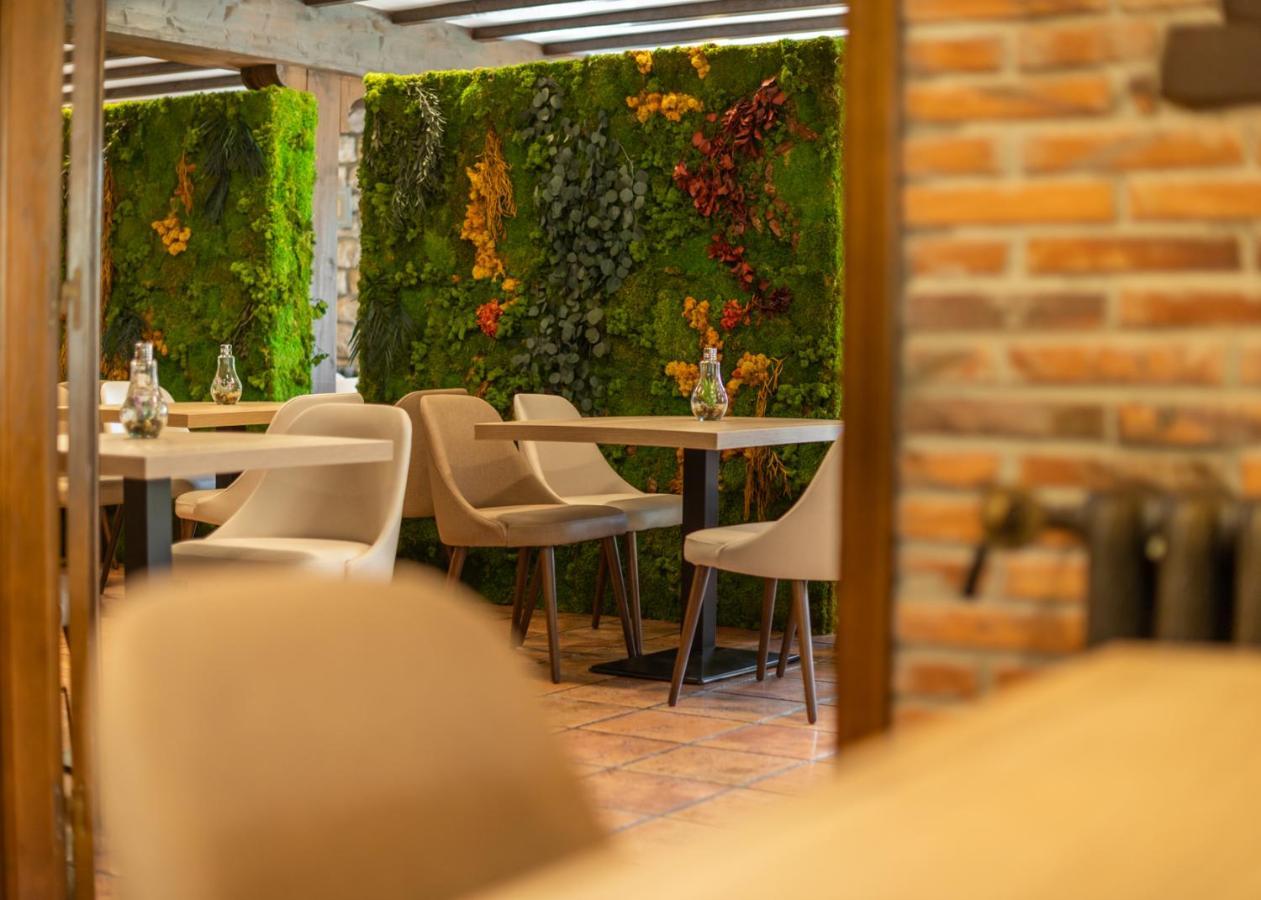 Logis Hotel Restaurante La Casa De Juansabeli Arenas De Cabrales Exteriör bild