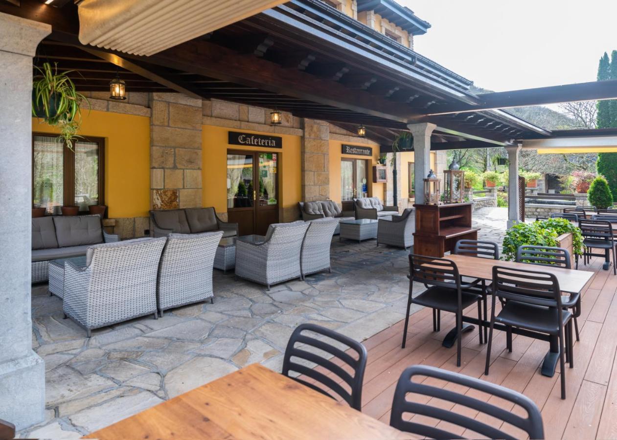 Logis Hotel Restaurante La Casa De Juansabeli Arenas De Cabrales Exteriör bild