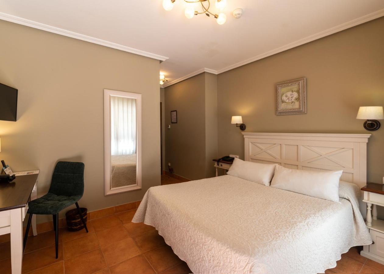 Logis Hotel Restaurante La Casa De Juansabeli Arenas De Cabrales Exteriör bild