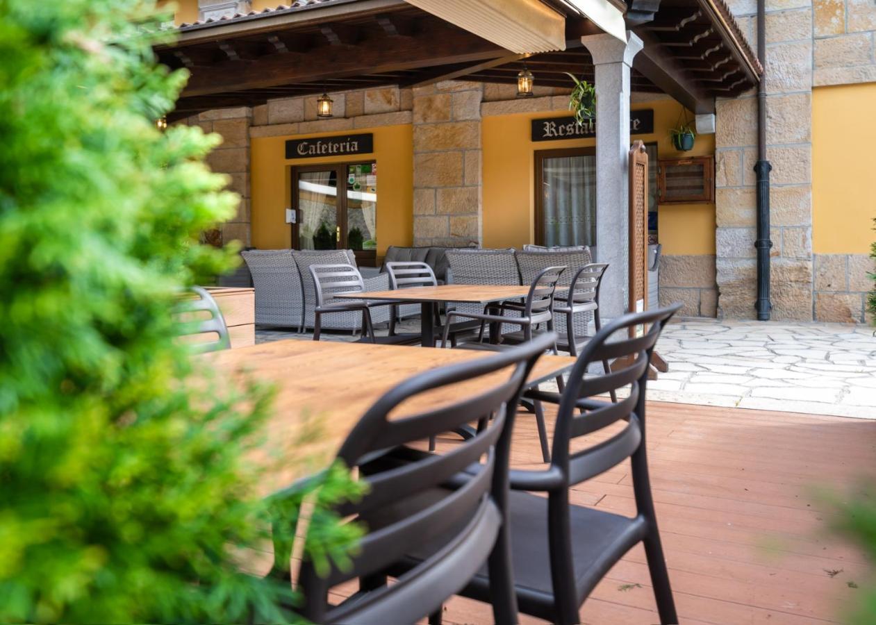 Logis Hotel Restaurante La Casa De Juansabeli Arenas De Cabrales Exteriör bild
