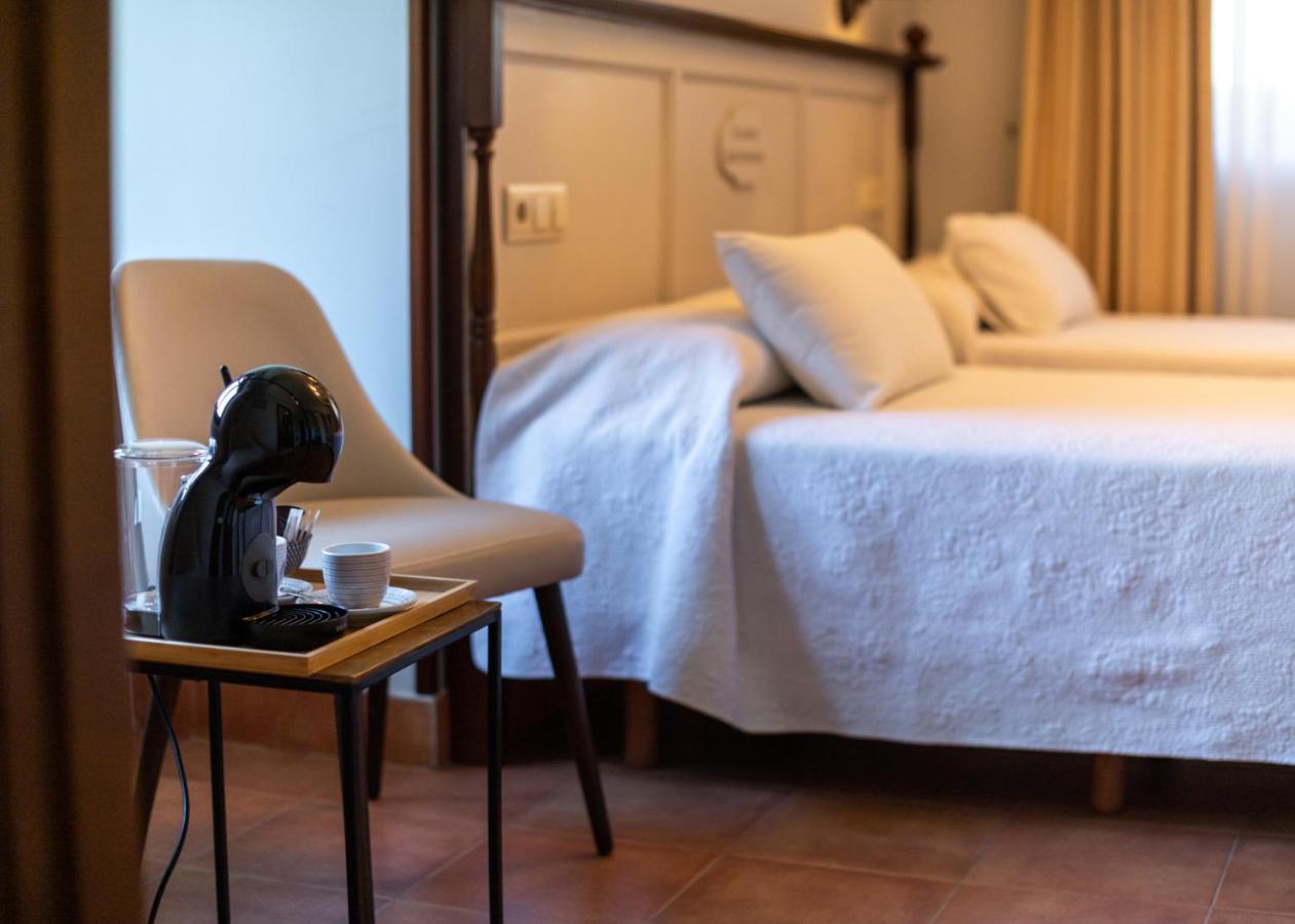 Logis Hotel Restaurante La Casa De Juansabeli Arenas De Cabrales Exteriör bild