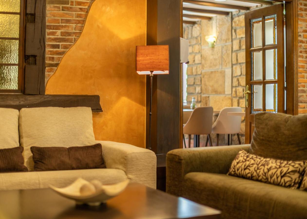 Logis Hotel Restaurante La Casa De Juansabeli Arenas De Cabrales Exteriör bild